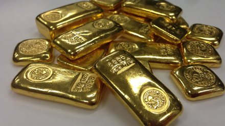 Queda do Ouro: por que o metal precioso despencou e o que isso significa para o bolso do brasileiro