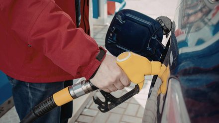 Estreito de Ormuz bloqueado: veja como isso afeta gasolina e diesel - Imagem: Reprodução - Edição: Tribuna Financeira