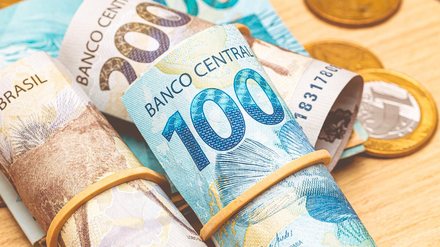 Governo muda regras do abono e milhões podem perder benefício até 2030 - Imagem: Reprodução - Edição: Tribuna Financeira