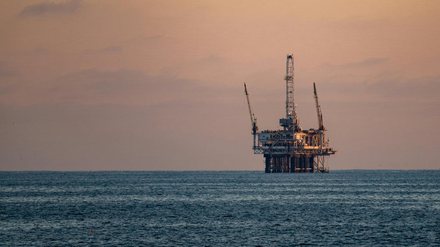 Inflação ameaçada? Petróleo gera tensão e pode frear queda da Selic - Imagem: Reprodução - Edição: Tribuna Financeira