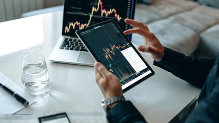 Juros futuros disparam antes do IPCA-15 e acendem alerta no mercado - Imagem: Reprodução - Edição: Tribuna Financeira