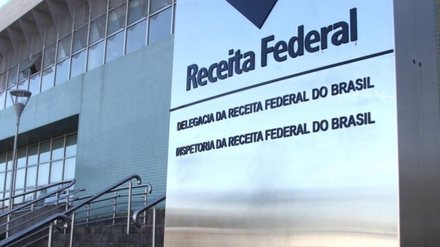 Restituição automática da Receita: veja quem pode receber dinheiro sem fazer nada - Imagem: Reprodução - Edição: Tribuna Financeira