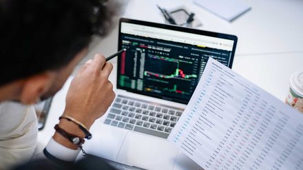 Tesouro IPCA+ em queda livre: veja quanto você pode canhar com Juros Menores - Imagem: Reprodução - Edição: Tribuna Financeira