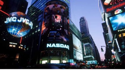 Wall Street bate recordes com Nasdaq e S&P 500 em alta histórica - Imagem: Reprodução - Edição: Tribuna Financeira