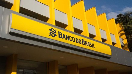 Banco do Brasil reduz previsão de lucro após tombo de mais de 50%
