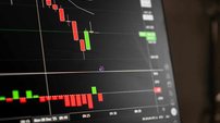 Bolsa brasileira recua e perde os 181 mil pontos nesta terça - Imagem: Reprodução - Edição: Tribuna Financeira
