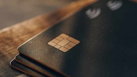 Cartões black sem anuidade começam a dominar bancos digitais no Brasil
					
					
					Imagem: Reprodução - Edição: Tribuna Financeira