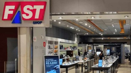 Fast Shop recebe multa de R$ 1 bilhão do governo de SP e investigação chama atenção do país - Imagem: Reprodução - Edição: Tribuna Financeira