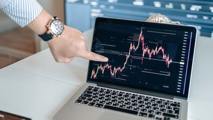 Investidores estrangeiros voltam a olhar ações baratas da B3 após quedas - Imagem: Reprodução - Edição: Tribuna Financeira