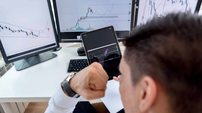 Investidores iniciantes descobrem estratégia simples para lucrar na bolsa - Imagem: Reprodução - Edição: Tribuna Financeira