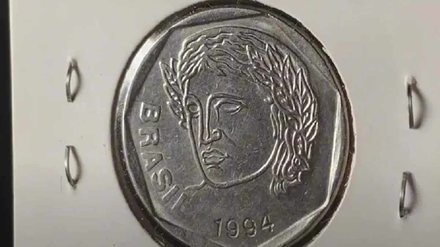 Moeda de 25 centavos pode valer milhares de reais e brasileiros correm para conferir - Imagem: Reprodução - Edição: Tribuna Financeira