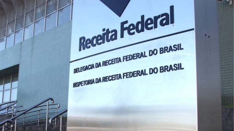 Receita Federal exibe aviso “em fila de restituição” e brasileiros correm para entender significado