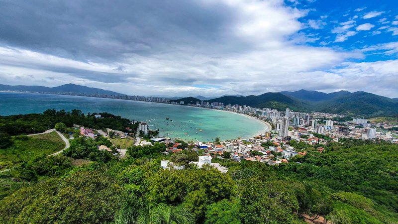 Cidade catarinense assume topo do ranking e passa a ter o metro quadrado mais caro do Brasil