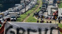 Caminhoneiros intensificam paralisação e pressionam Senado por votação da MP do Frete - Imagem: Reprodução - Edição: Tribuna Financeira